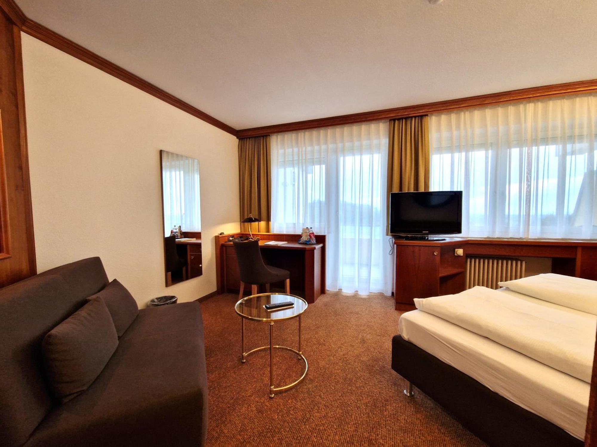 Badhotel Restaurant Stauferland Bad Boll Dış mekan fotoğraf