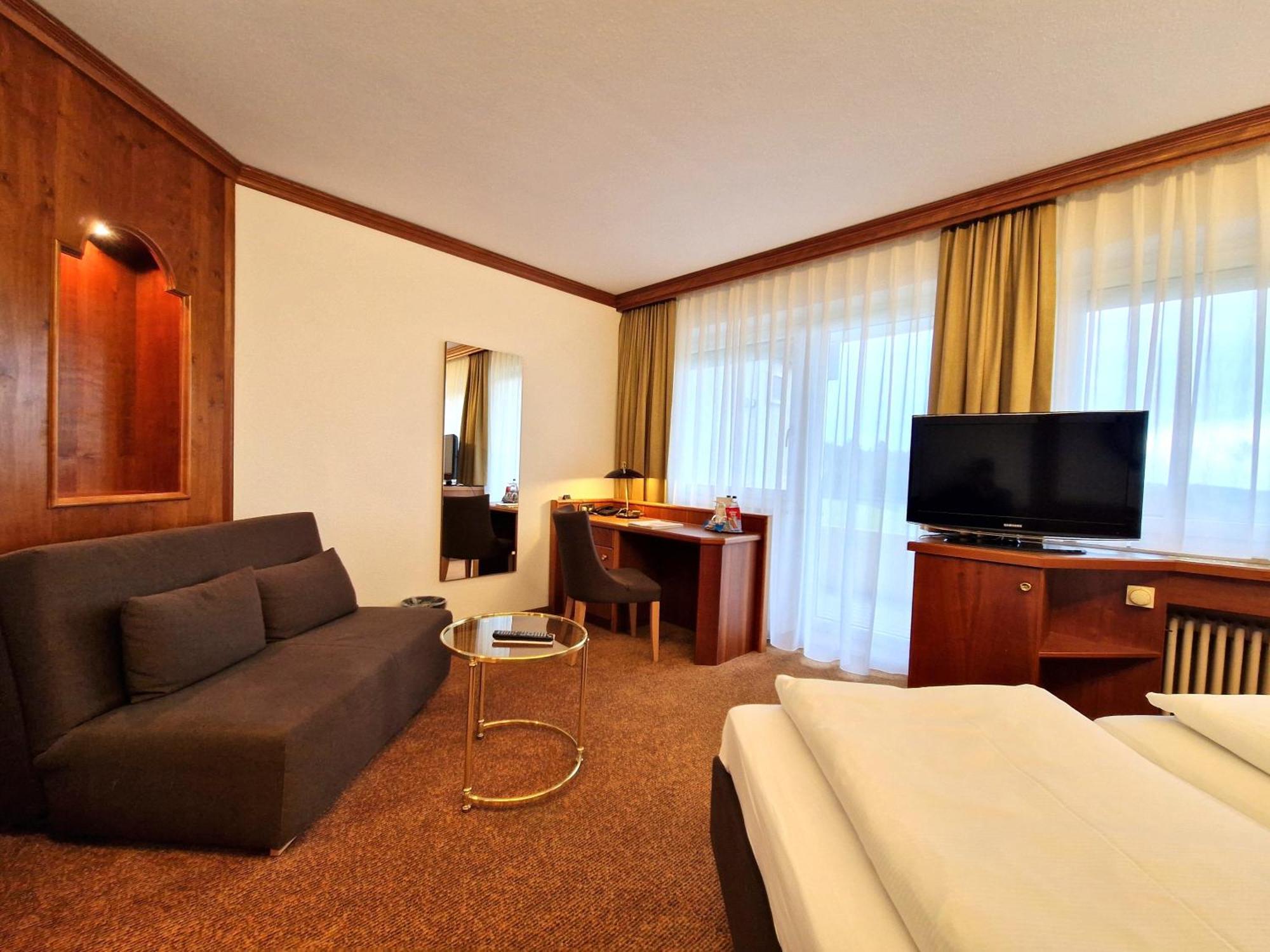Badhotel Restaurant Stauferland Bad Boll Dış mekan fotoğraf