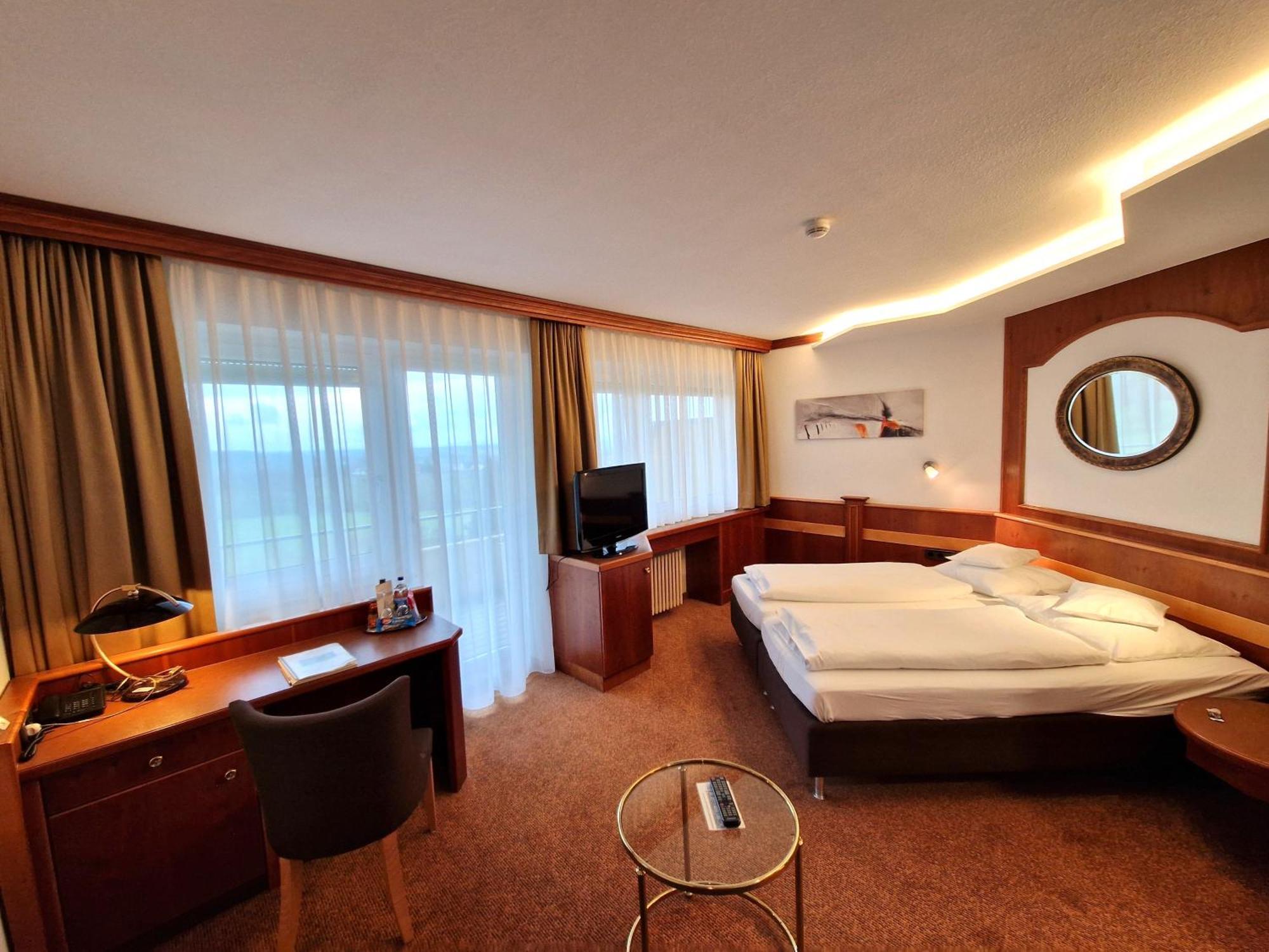 Badhotel Restaurant Stauferland Bad Boll Dış mekan fotoğraf