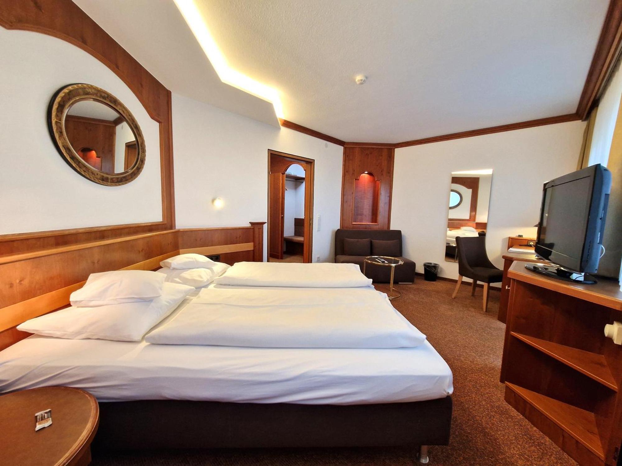 Badhotel Restaurant Stauferland Bad Boll Dış mekan fotoğraf
