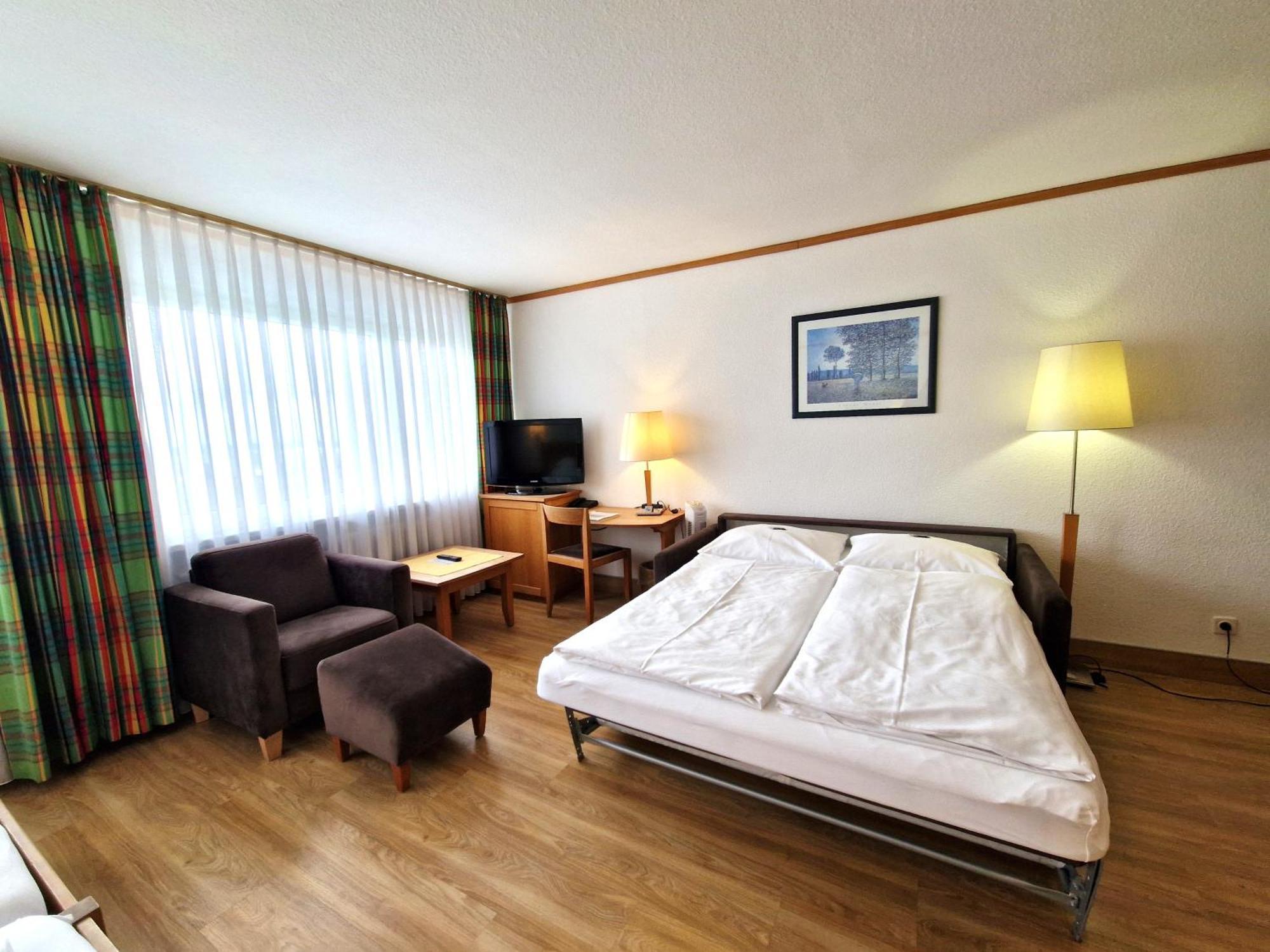 Badhotel Restaurant Stauferland Bad Boll Dış mekan fotoğraf