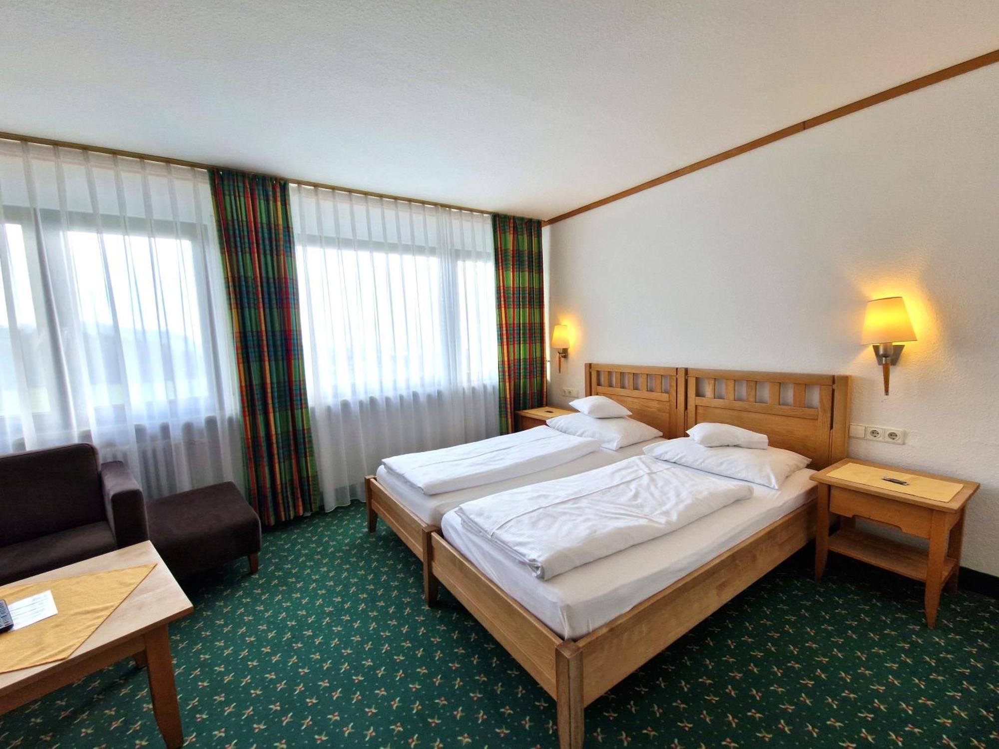 Badhotel Restaurant Stauferland Bad Boll Dış mekan fotoğraf