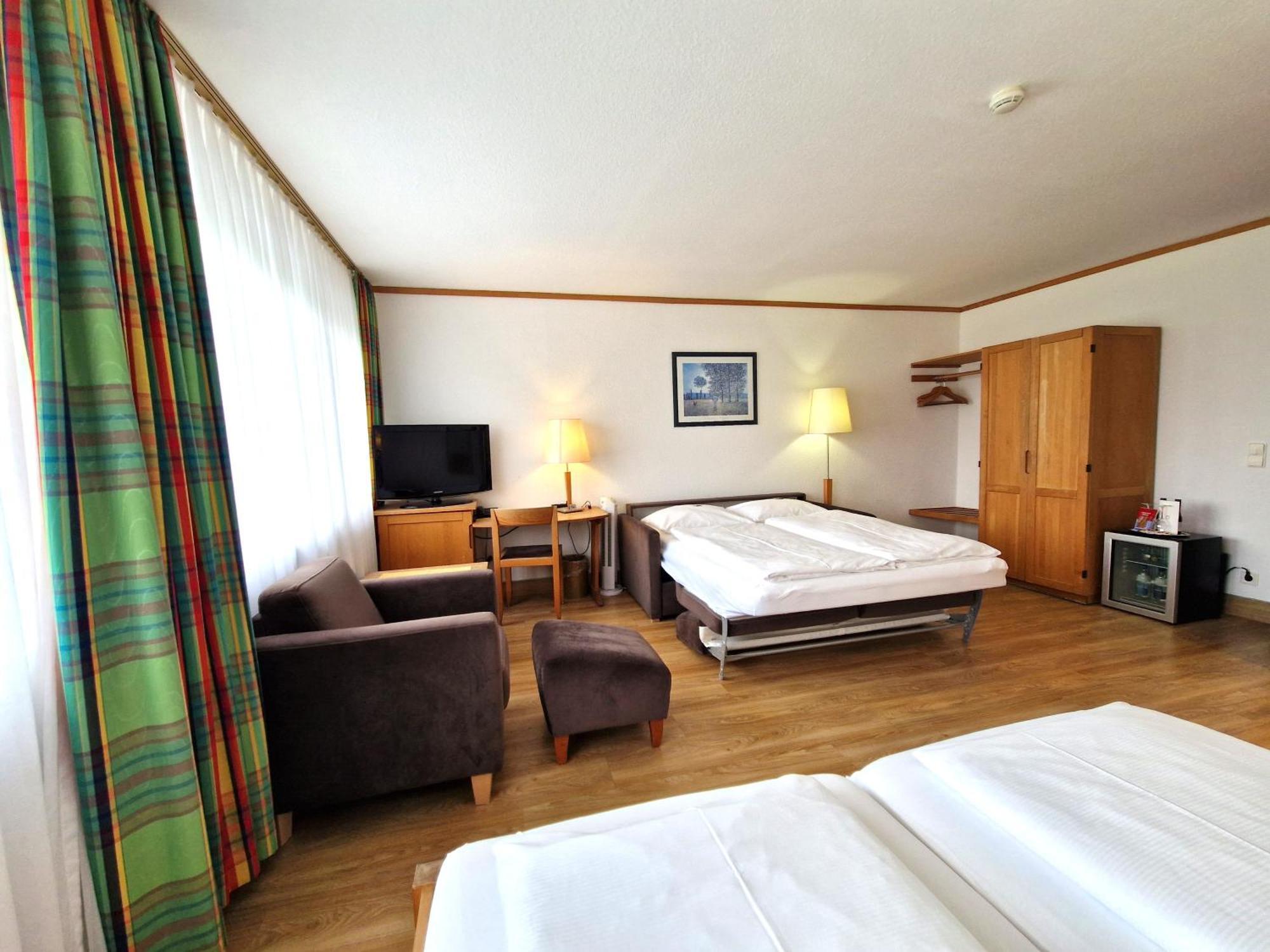 Badhotel Restaurant Stauferland Bad Boll Dış mekan fotoğraf