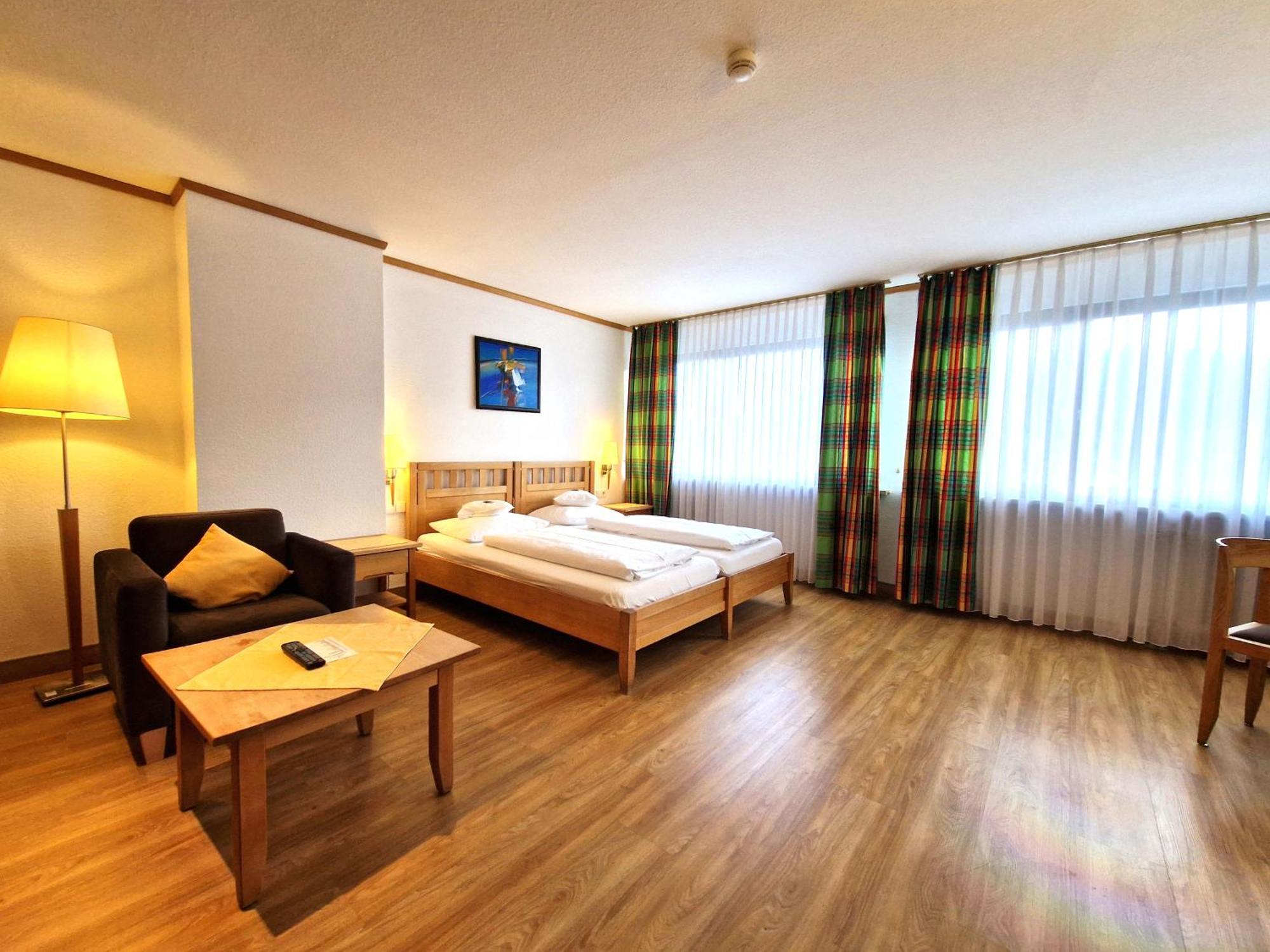 Badhotel Restaurant Stauferland Bad Boll Dış mekan fotoğraf
