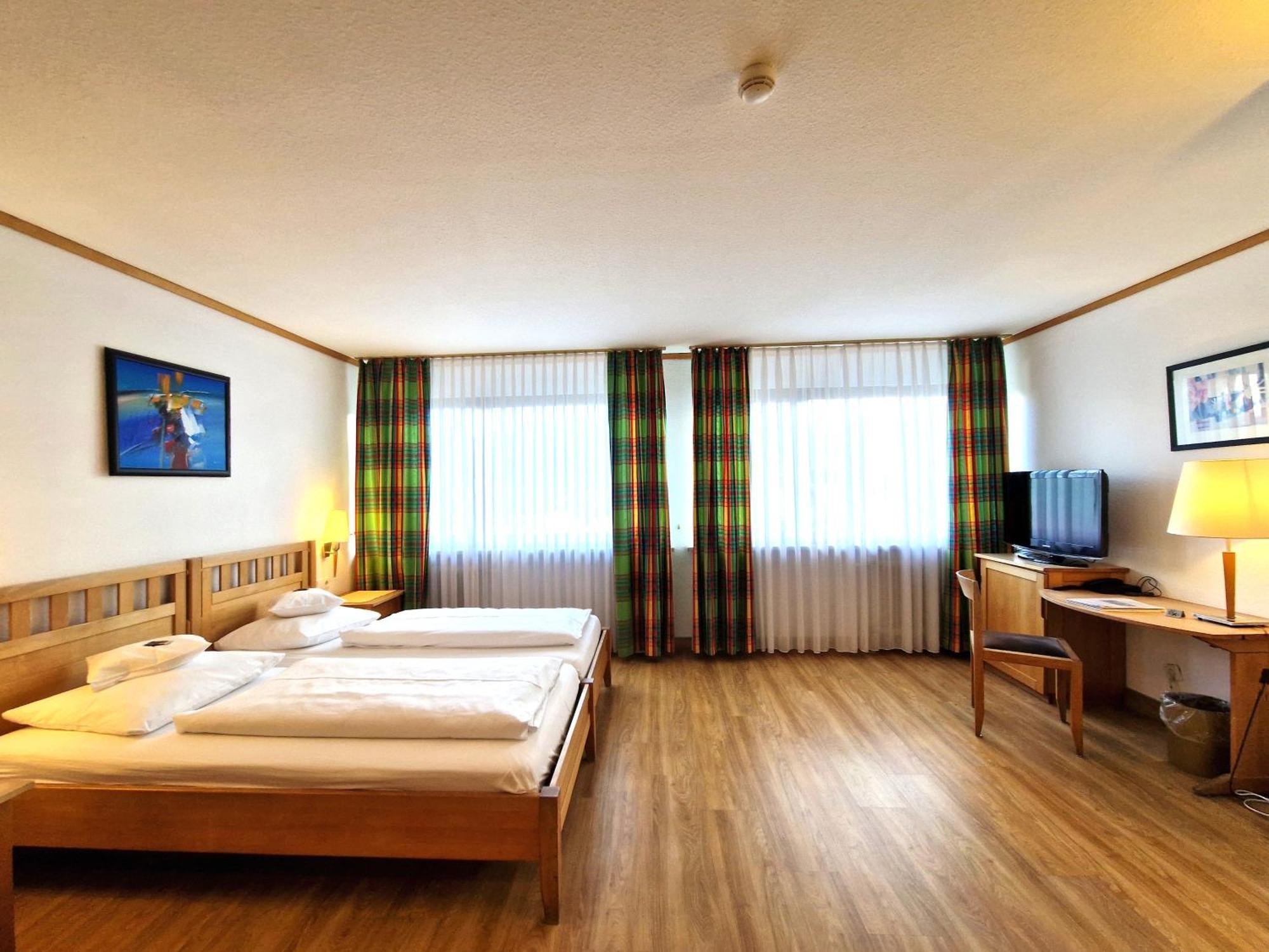 Badhotel Restaurant Stauferland Bad Boll Dış mekan fotoğraf