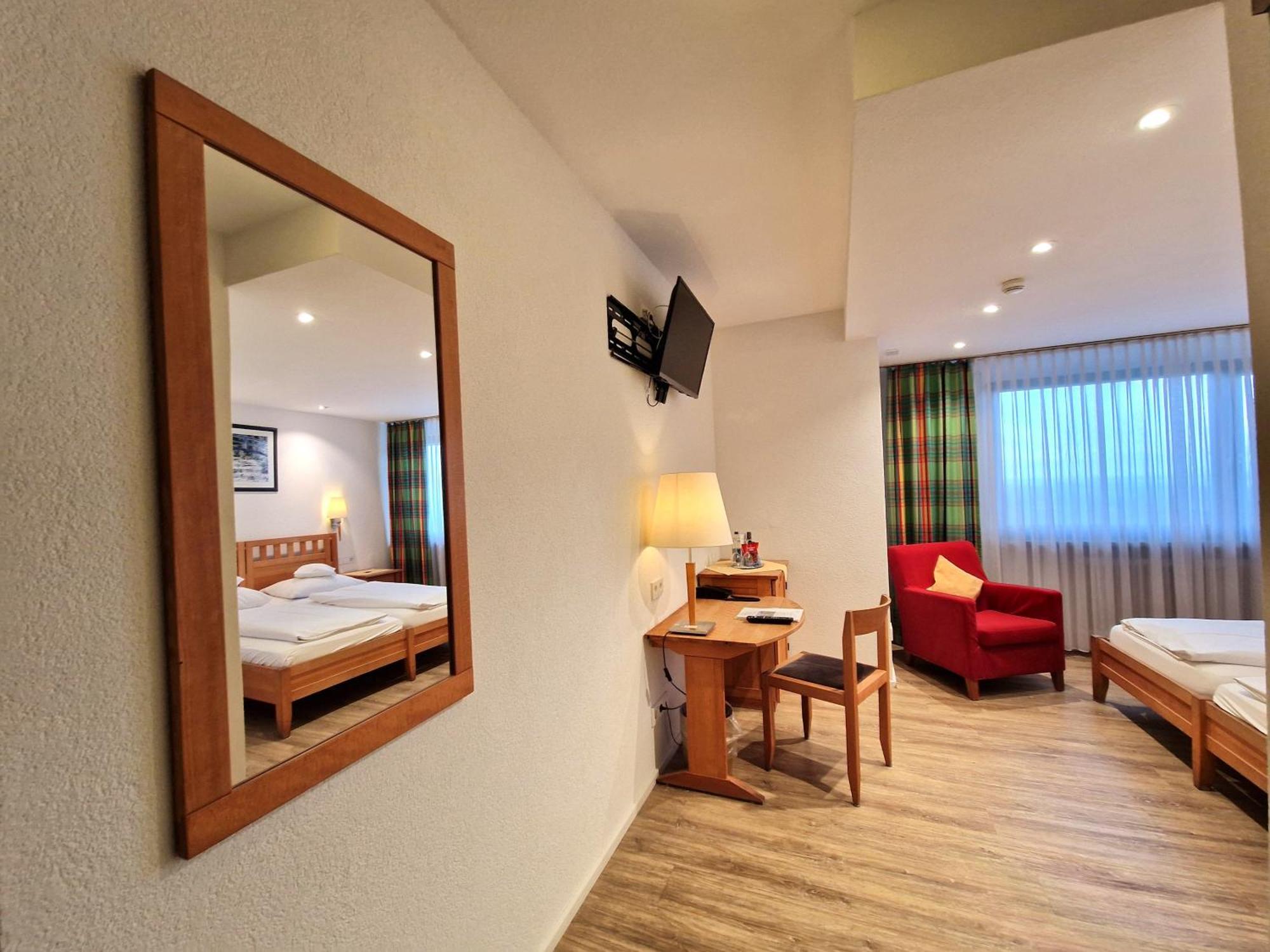 Badhotel Restaurant Stauferland Bad Boll Dış mekan fotoğraf