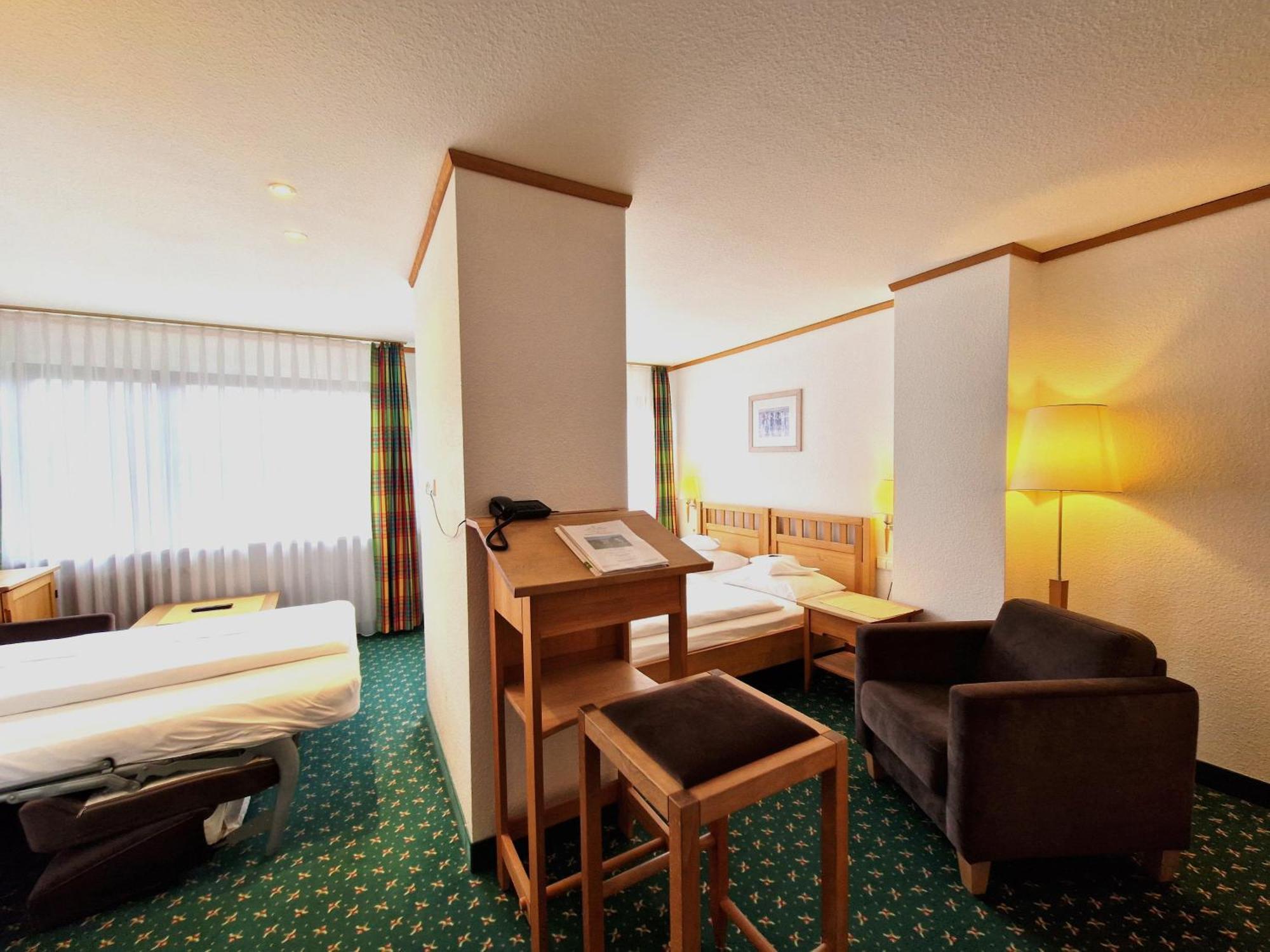 Badhotel Restaurant Stauferland Bad Boll Dış mekan fotoğraf