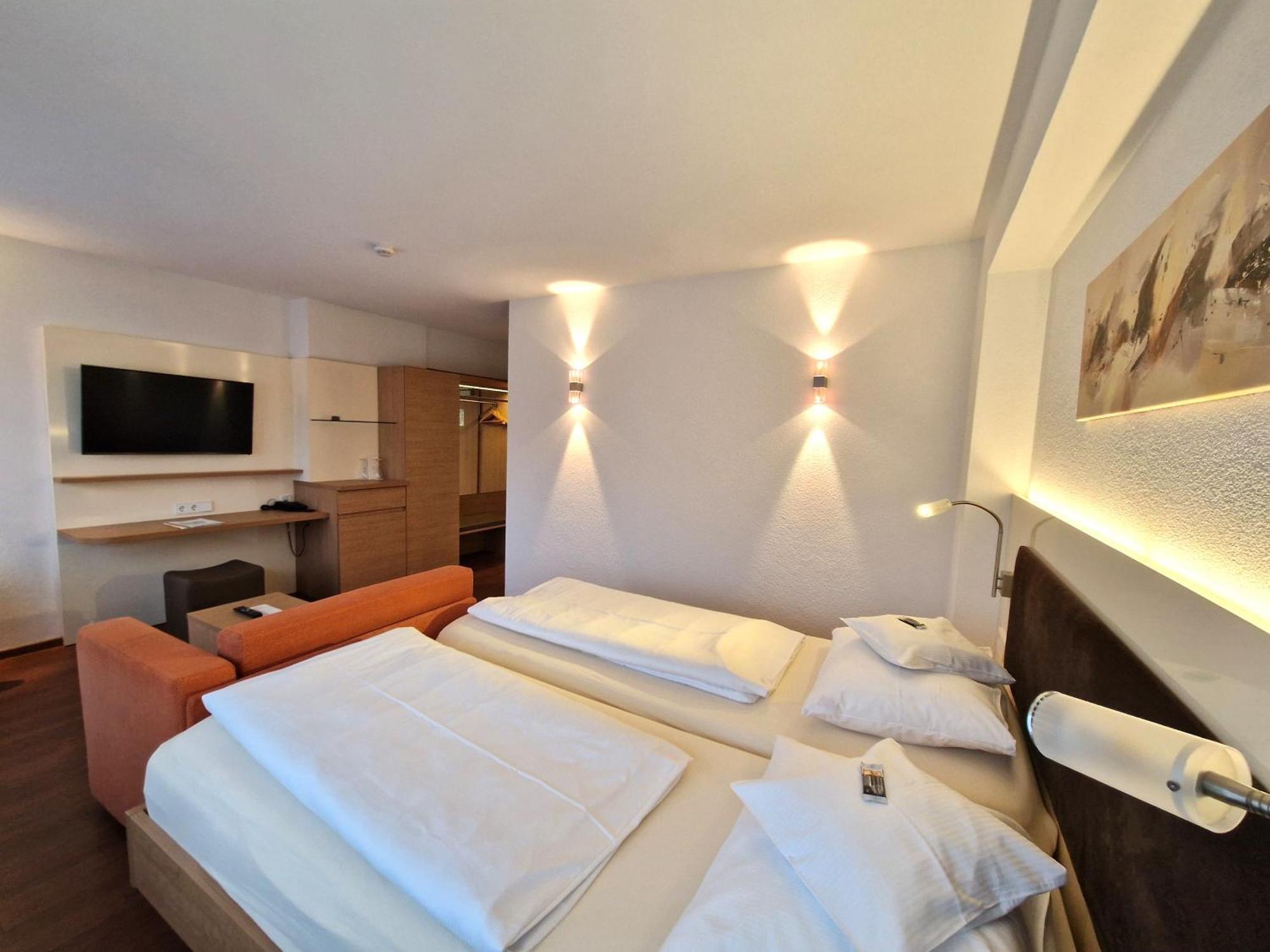 Badhotel Restaurant Stauferland Bad Boll Dış mekan fotoğraf
