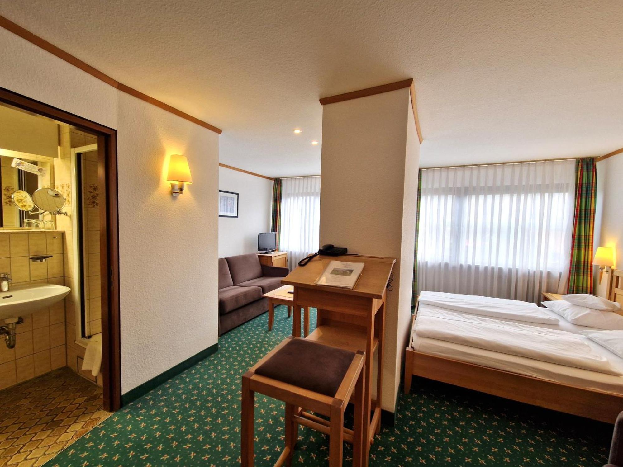 Badhotel Restaurant Stauferland Bad Boll Dış mekan fotoğraf