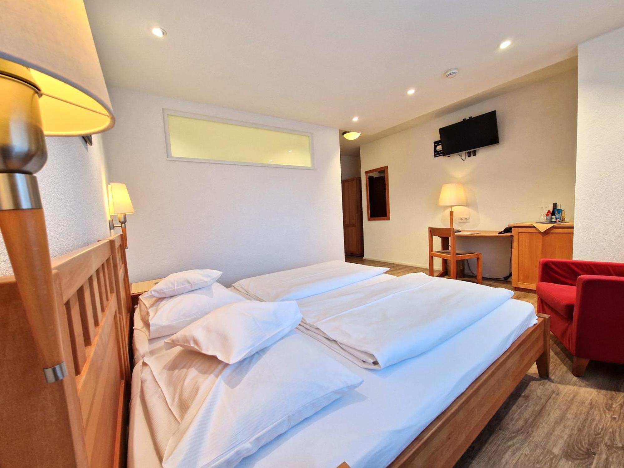 Badhotel Restaurant Stauferland Bad Boll Dış mekan fotoğraf