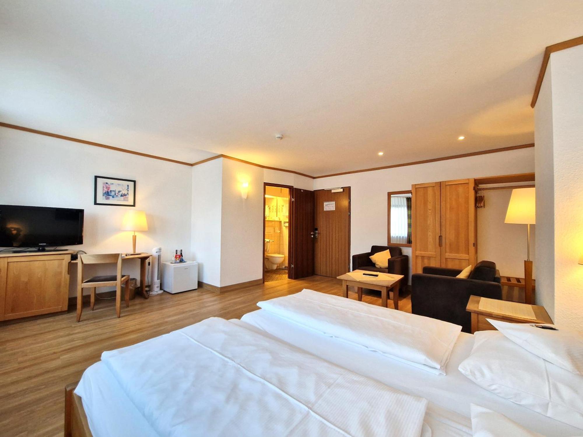 Badhotel Restaurant Stauferland Bad Boll Dış mekan fotoğraf