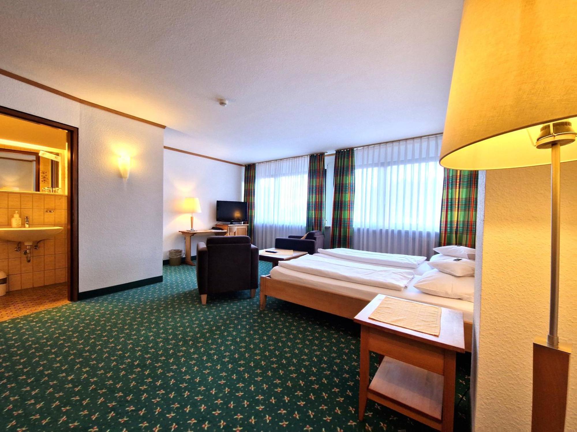 Badhotel Restaurant Stauferland Bad Boll Dış mekan fotoğraf