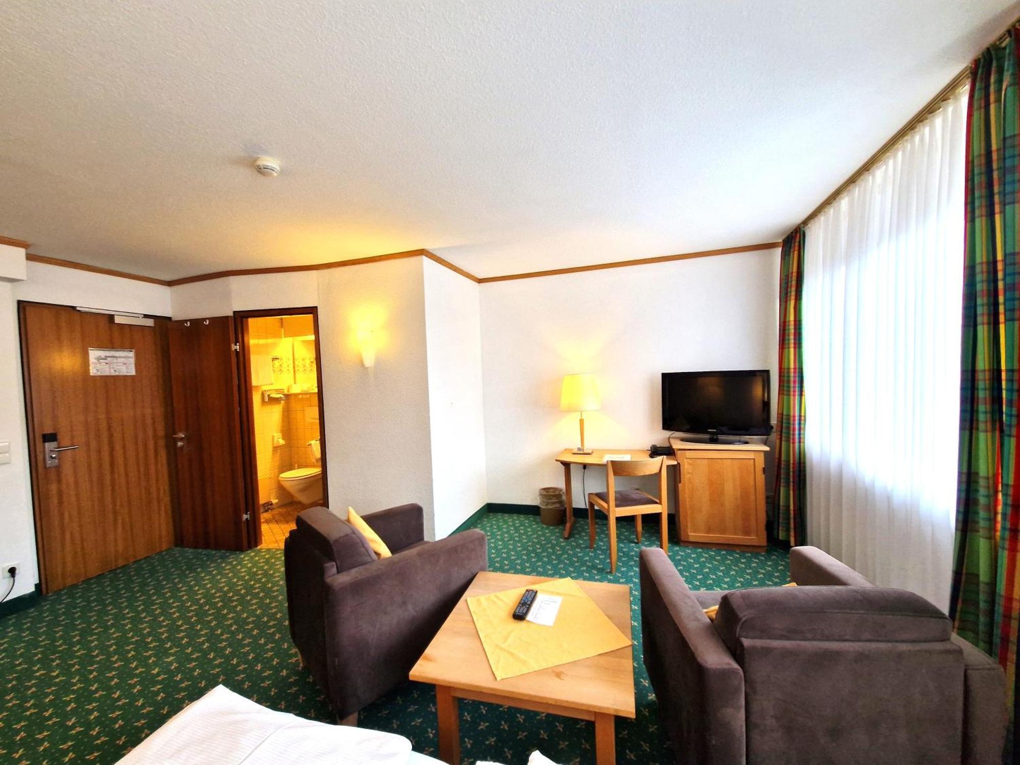 Badhotel Restaurant Stauferland Bad Boll Dış mekan fotoğraf