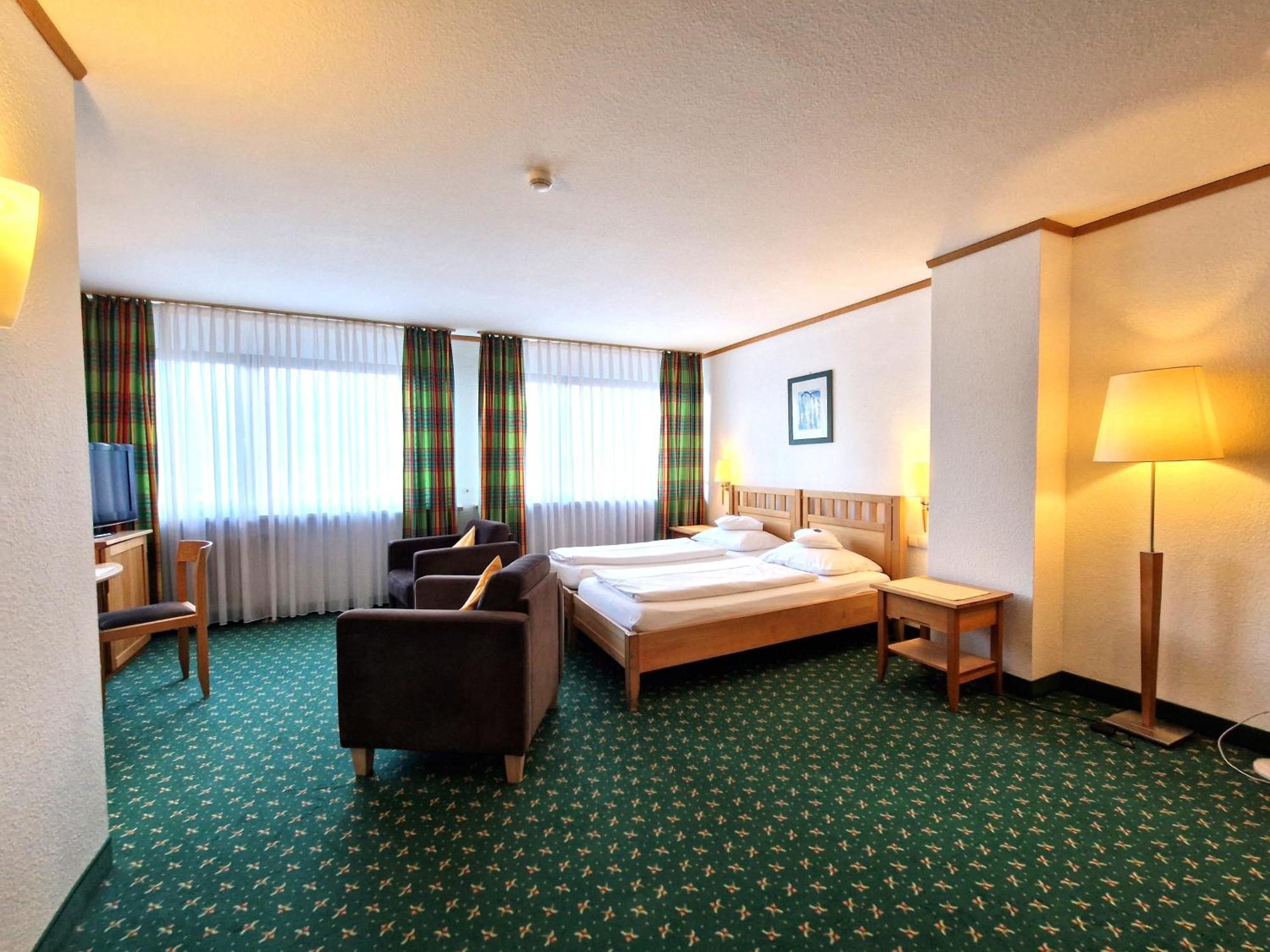 Badhotel Restaurant Stauferland Bad Boll Dış mekan fotoğraf