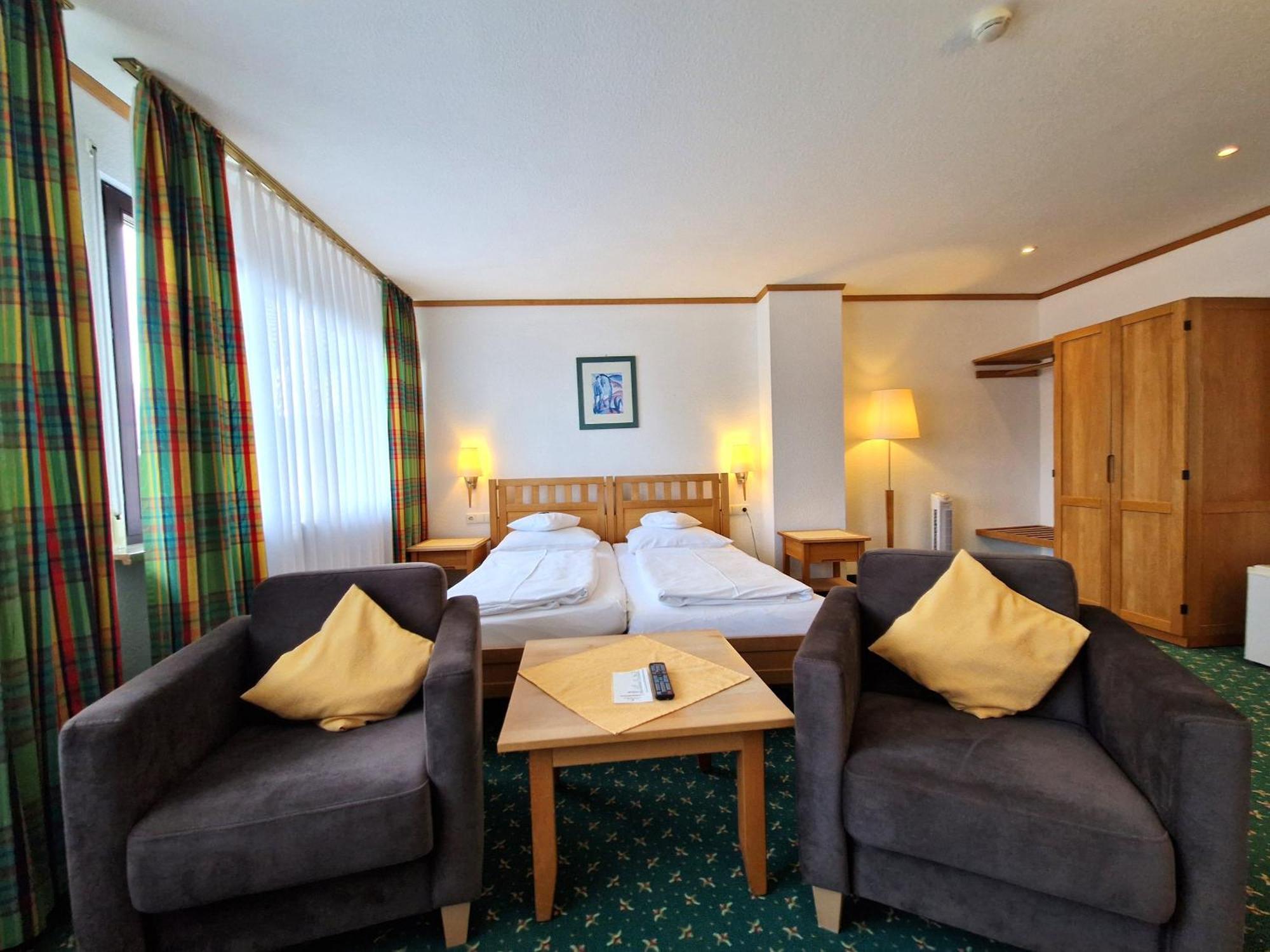 Badhotel Restaurant Stauferland Bad Boll Dış mekan fotoğraf