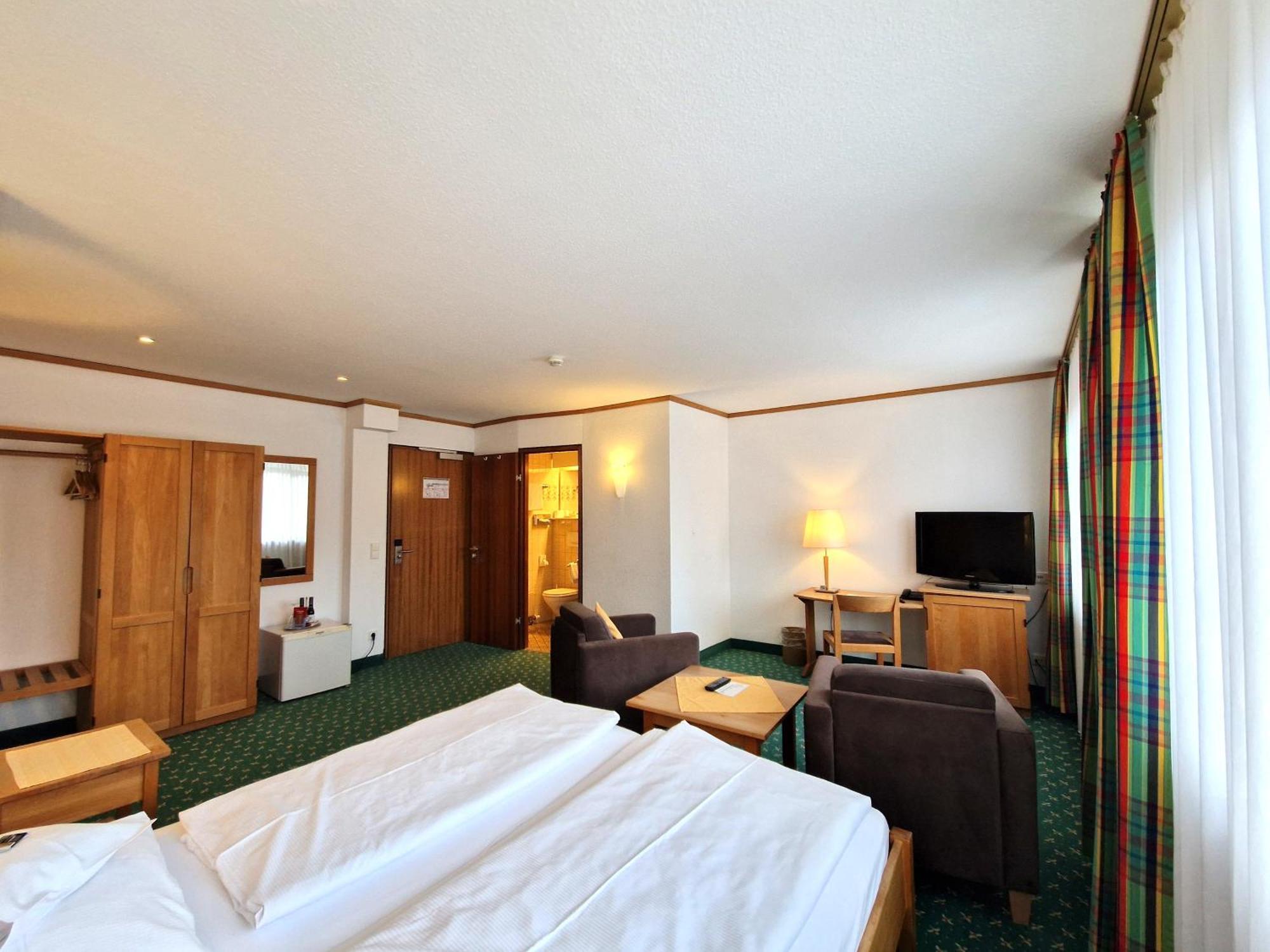 Badhotel Restaurant Stauferland Bad Boll Dış mekan fotoğraf