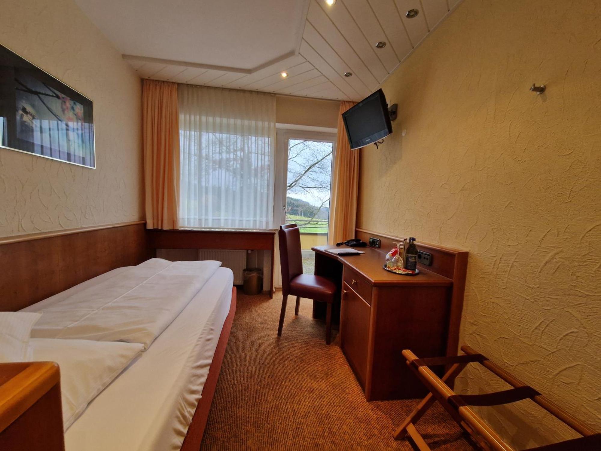 Badhotel Restaurant Stauferland Bad Boll Dış mekan fotoğraf
