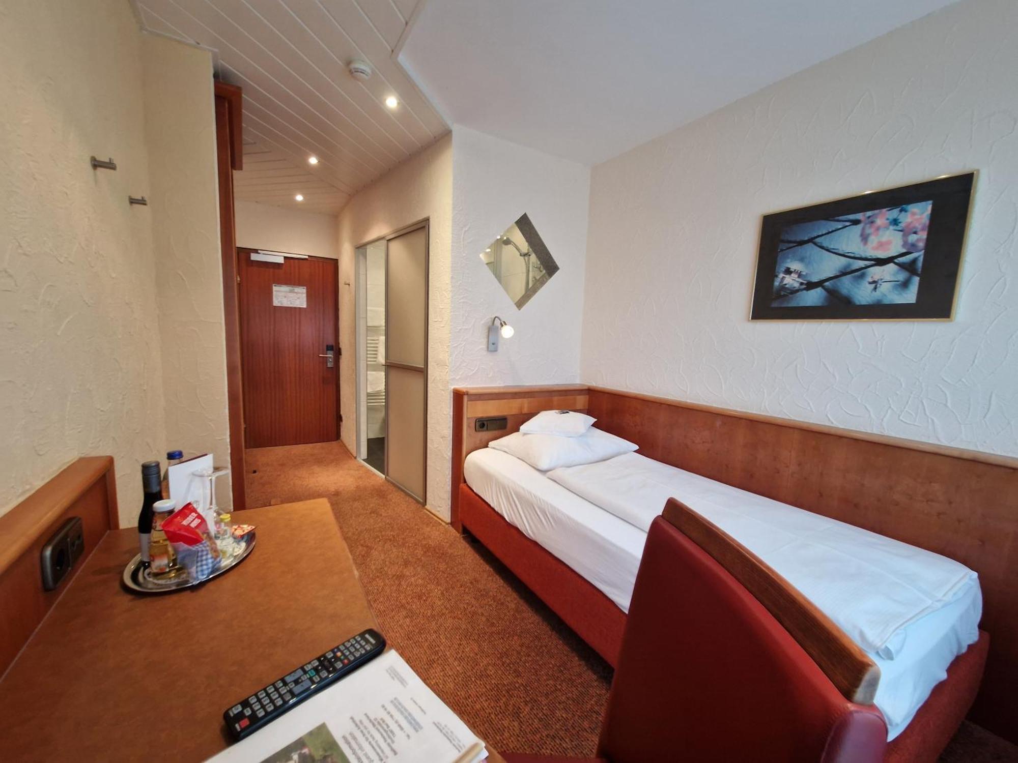 Badhotel Restaurant Stauferland Bad Boll Dış mekan fotoğraf
